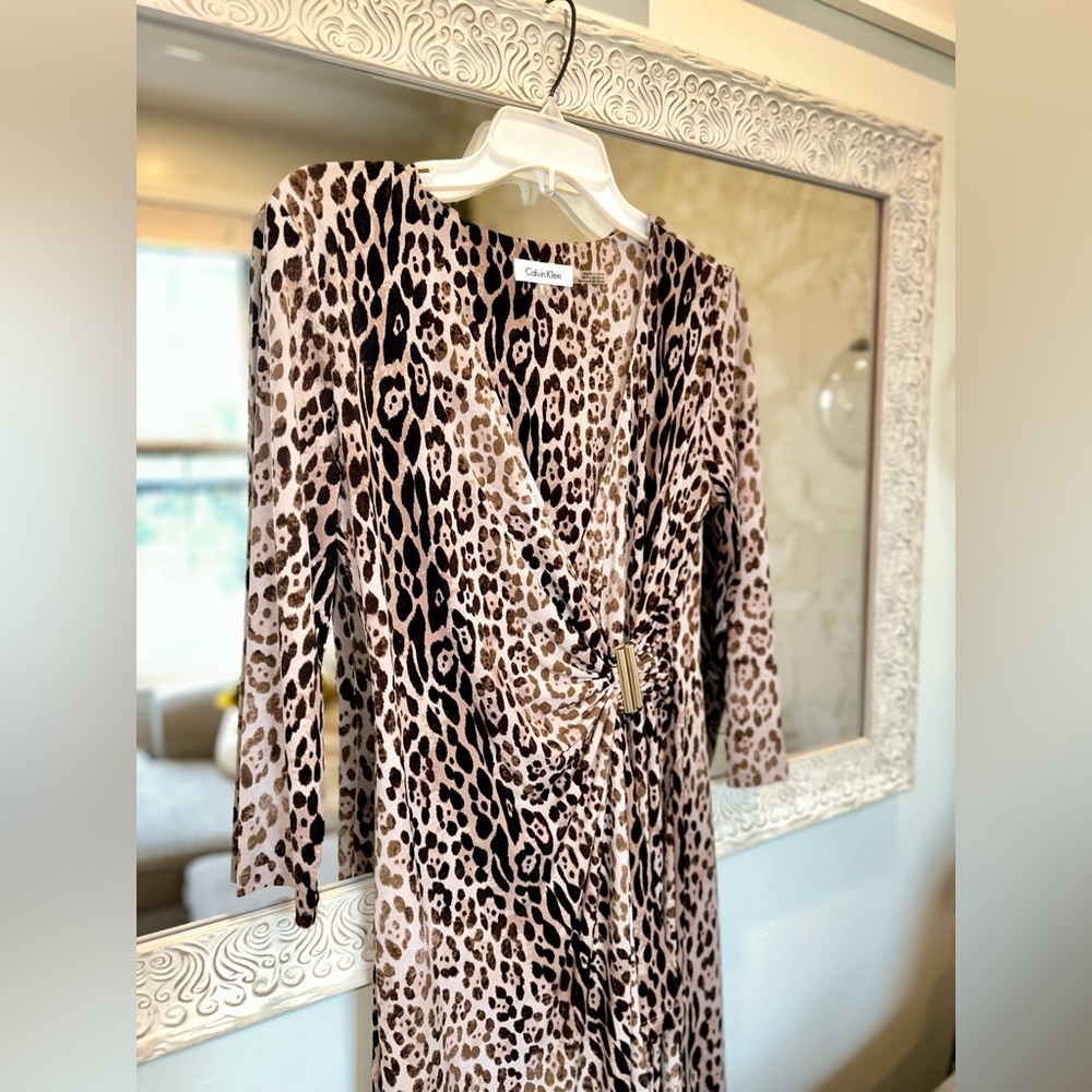NWOT Calvin Klein Leopard Wrap Dress w/ Side Gold Accent, 3/4 Length Sleeves, S - Picture 5 of 13